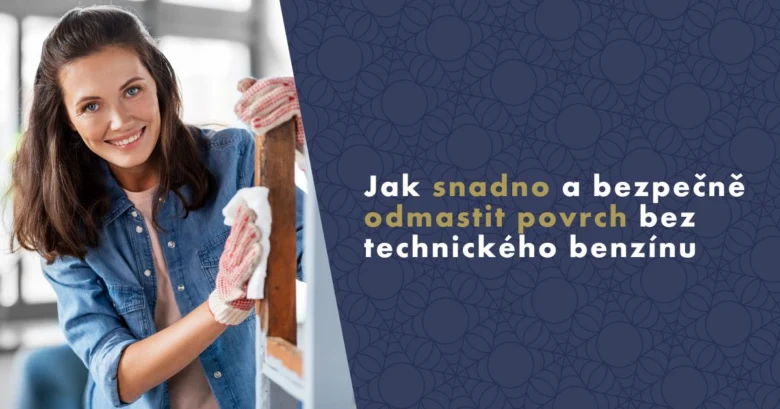 Žena v rukavicích odmastí dřevěný povrch hadříkem.