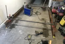 Konstrukce rámu pro garážová vrata s použitím kovových profilů.