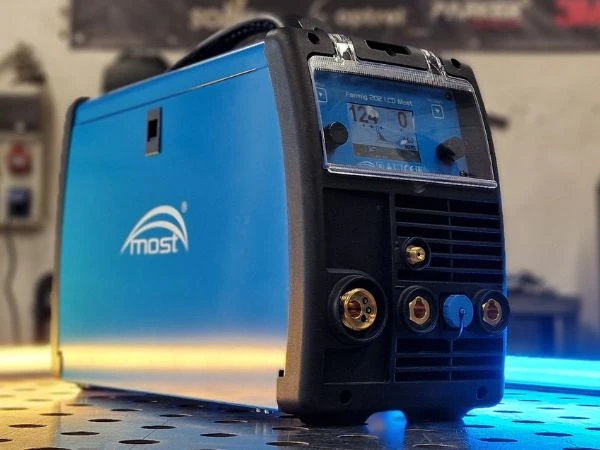 Inverter welding machine