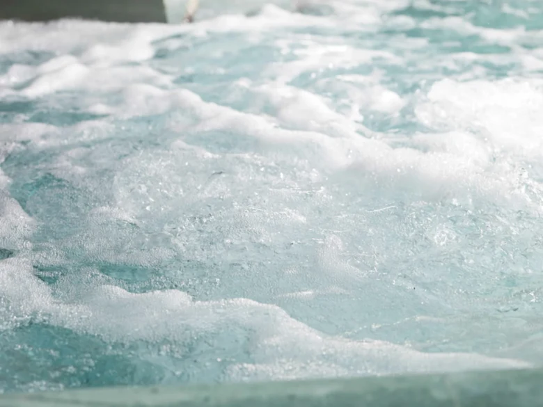 Bubbling water with foam