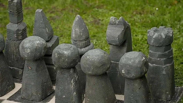 Ruko dělané betonové šachy pro zahradní dekoraci
