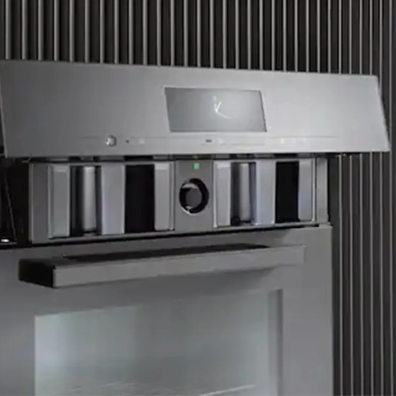 Built-in oven with display