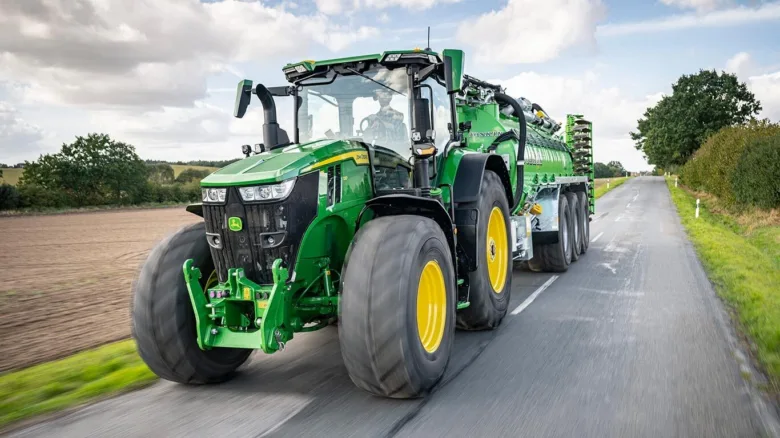 John deere tractor with trailer