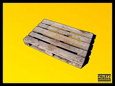 Jedna dřevěná paleta na žlutém pozadí.