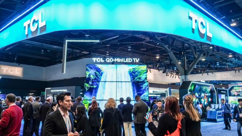 Výstava televizorů značky TCL s technologií Mini LED.